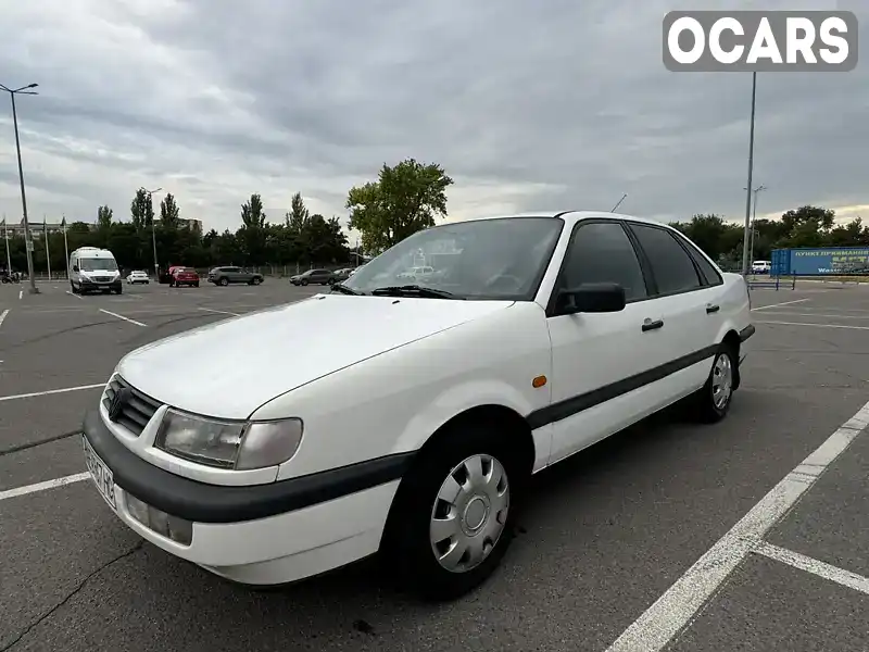 Седан Volkswagen Passat 1996 1.78 л. Ручна / Механіка обл. Дніпропетровська, Дніпро (Дніпропетровськ) - Фото 1/19