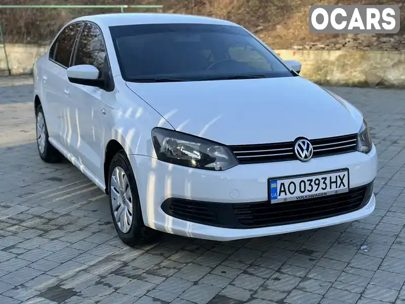 Седан Volkswagen Polo 2011 1.6 л. Автомат обл. Закарпатская, Иршава - Фото 1/8