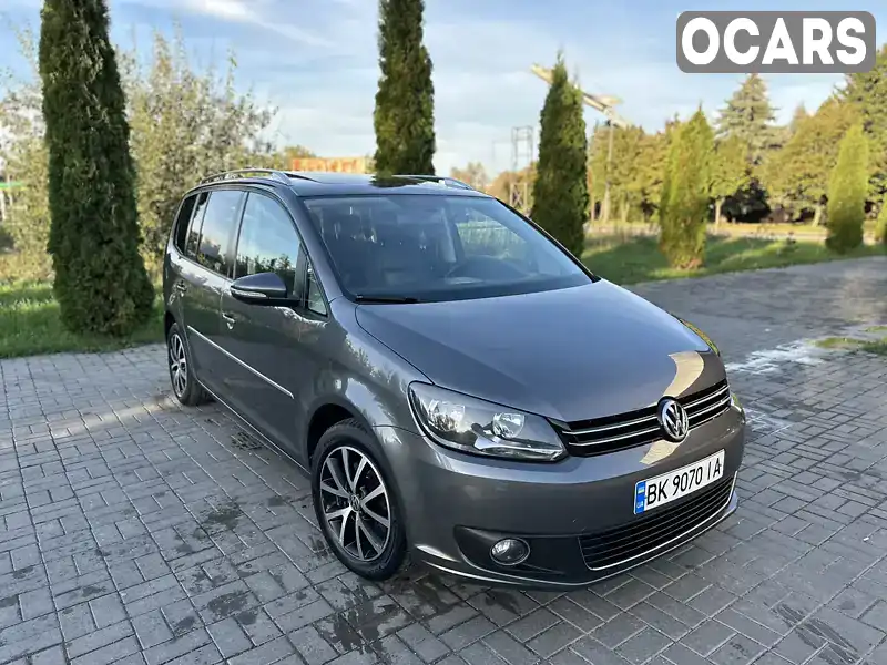 Мінівен Volkswagen Touran 2012 1.6 л. Ручна / Механіка обл. Рівненська, Дубно - Фото 1/21