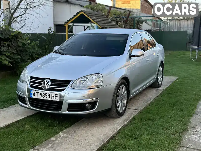 Седан Volkswagen Jetta 2010 1.6 л. Ручна / Механіка обл. Івано-Франківська, Надвірна - Фото 1/21