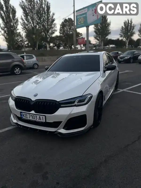 WBAJE7C59JWC57047 BMW 5 Series 2018 Седан 3 л. Фото 1