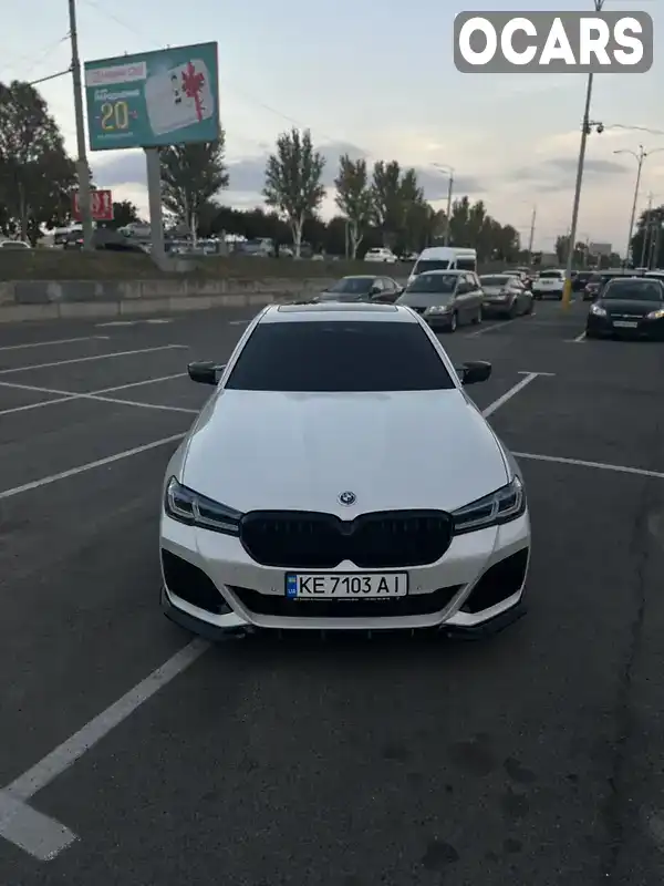 WBAJE7C59JWC57047 BMW 5 Series 2018 Седан 3 л. Фото 4