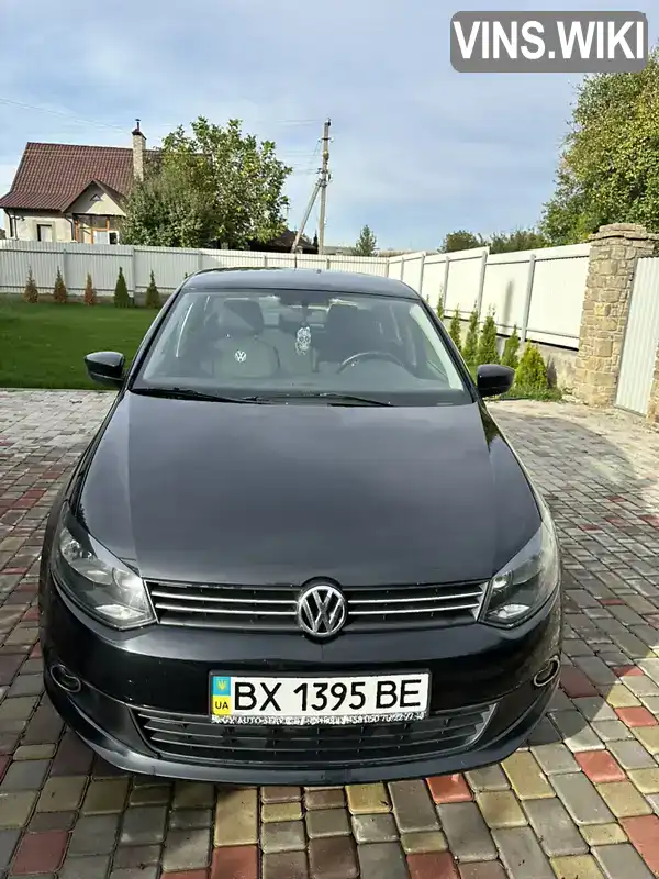 Седан Volkswagen Polo 2011 1.6 л. Ручна / Механіка обл. Хмельницька, Кам'янець-Подільський - Фото 1/17