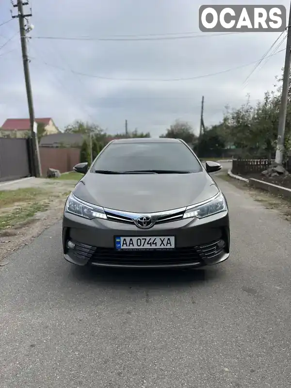 Седан Toyota Corolla 2018 1.6 л. Ручна / Механіка обл. Київська, Київ - Фото 1/21