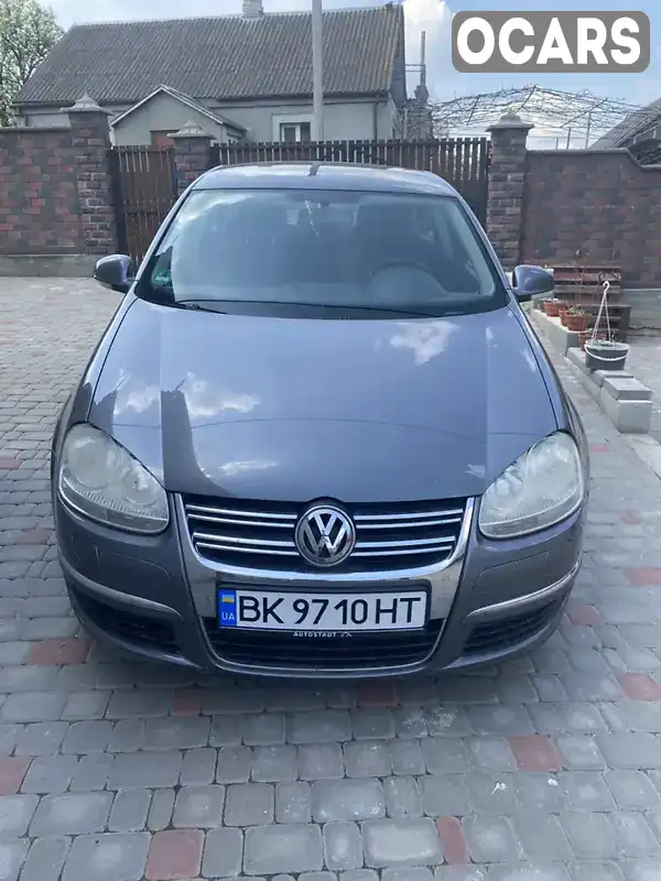 Седан Volkswagen Jetta 2005 1.9 л. Ручна / Механіка обл. Рівненська, Рівне - Фото 1/10