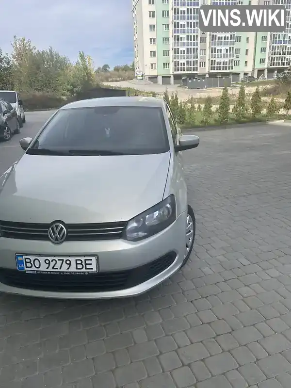 Седан Volkswagen Polo 2013 1.6 л. Ручна / Механіка обл. Тернопільська, Тернопіль - Фото 1/16