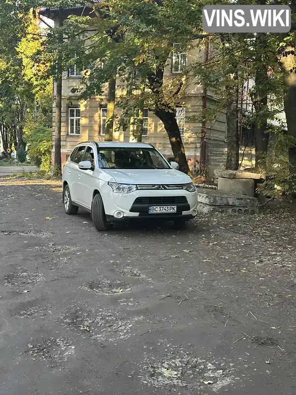 Позашляховик / Кросовер Mitsubishi Outlander 2013 2.2 л. Ручна / Механіка обл. Львівська, Львів - Фото 1/20