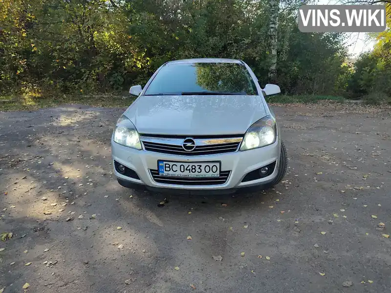 Хетчбек Opel Astra 2013 1.6 л. Ручна / Механіка обл. Львівська, Золочів - Фото 1/12