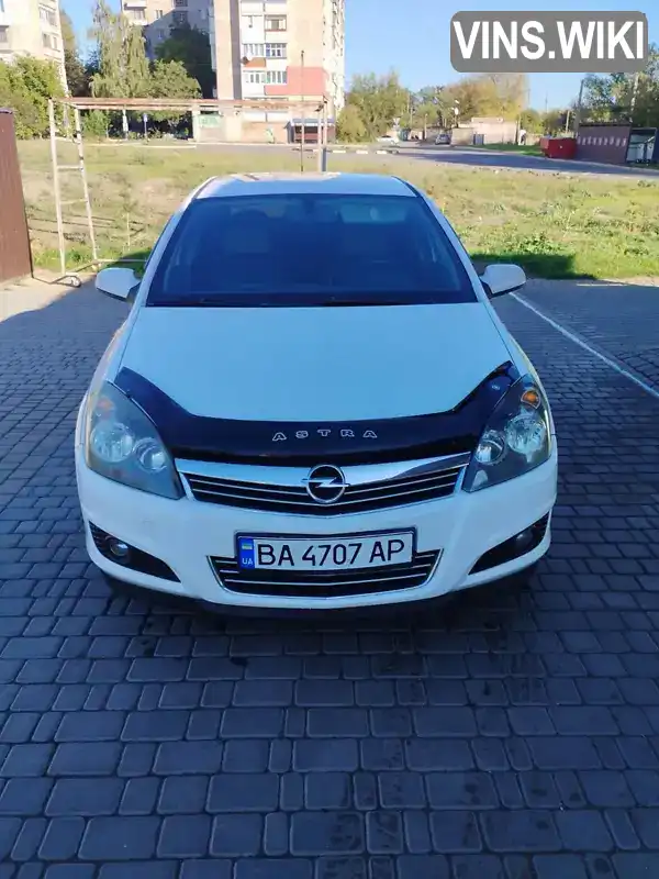 Седан Opel Astra 2014 1.6 л. Ручна / Механіка обл. Кіровоградська, Олександрія - Фото 1/14