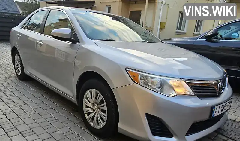 Седан Toyota Camry 2014 2.49 л. Автомат обл. Київська, location.city.bilohorodka - Фото 1/11