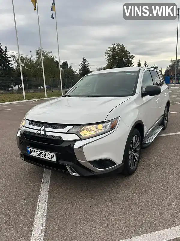 Позашляховик / Кросовер Mitsubishi Outlander 2018 2.36 л. Автомат обл. Житомирська, Житомир - Фото 1/13