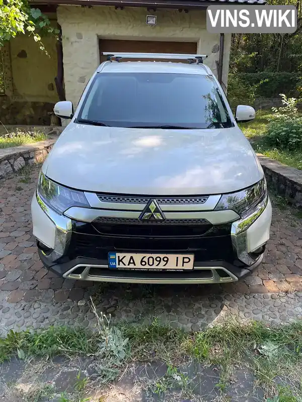 Позашляховик / Кросовер Mitsubishi Outlander 2019 2.36 л. Варіатор обл. Київська, Київ - Фото 1/21