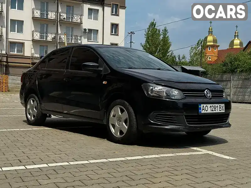 Седан Volkswagen Polo 2012 1.6 л. обл. Закарпатська, Ужгород - Фото 1/12