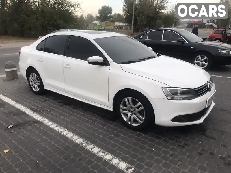 Седан Volkswagen Jetta 2012 2.47 л. Автомат обл. Дніпропетровська, Кам'янське (Дніпродзержинськ) - Фото 1/9