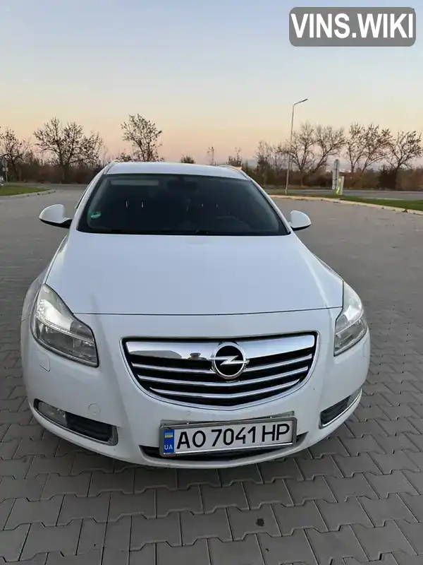 Универсал Opel Insignia 2011 2 л. Ручная / Механика обл. Закарпатская, Ужгород - Фото 1/21