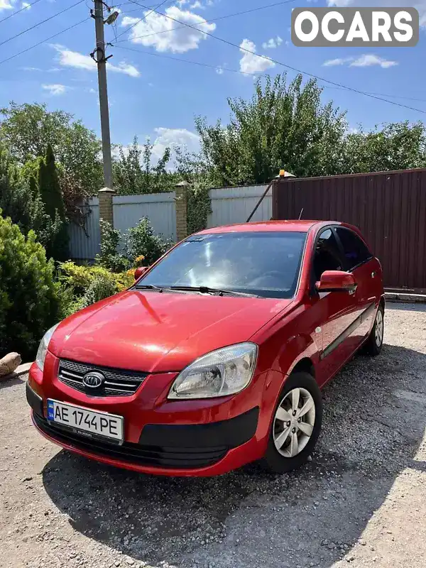 Хэтчбек Kia Rio 2008 1.4 л. Автомат обл. Днепропетровская, Каменское (Днепродзержинск) - Фото 1/9