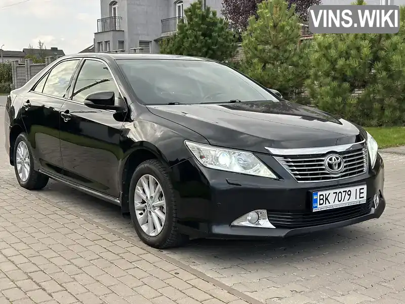 Седан Toyota Camry 2014 2.5 л. Автомат обл. Ровенская, Ровно - Фото 1/21