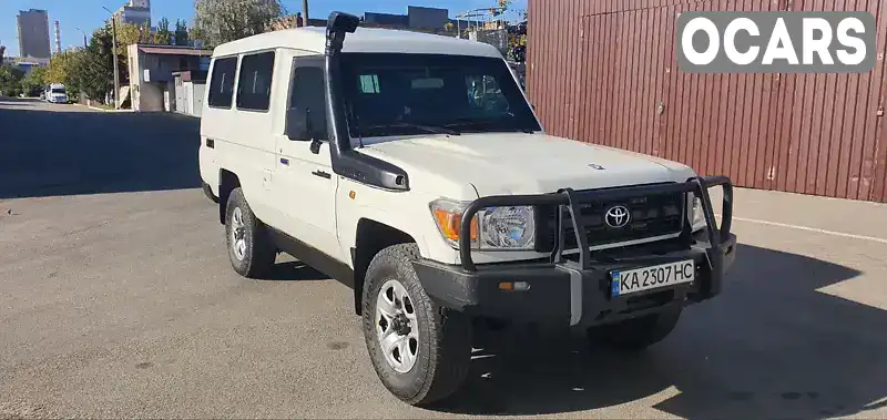 Позашляховик / Кросовер Toyota Land Cruiser 2014 null_content л. Ручна / Механіка обл. Київська, Київ - Фото 1/17