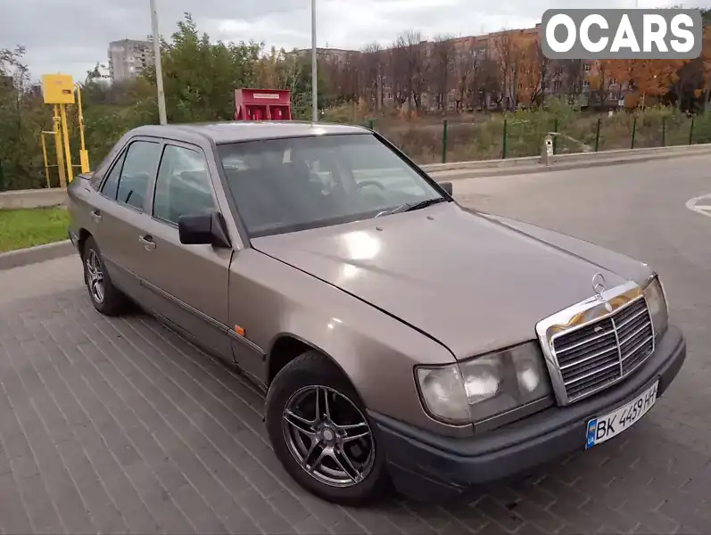 Седан Mercedes-Benz E-Class 1989 2 л. обл. Рівненська, Рівне - Фото 1/21