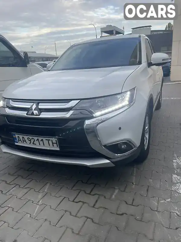 Позашляховик / Кросовер Mitsubishi Outlander 2017 2 л. Варіатор обл. Київська, Буча - Фото 1/8