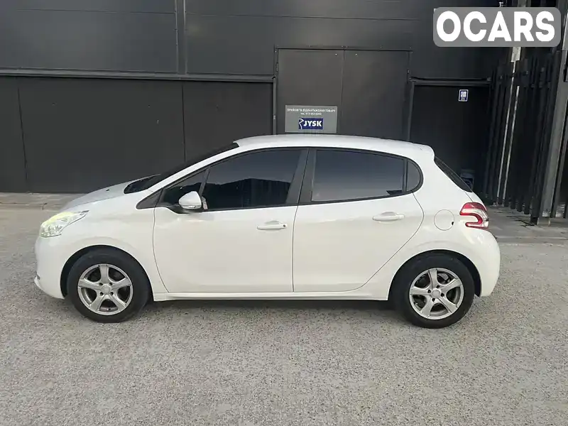 Хетчбек Peugeot 208 2013 1.57 л. Ручна / Механіка обл. Київська, Київ - Фото 1/21