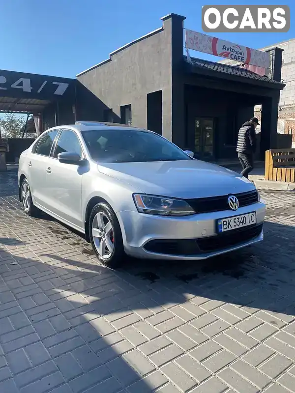 Седан Volkswagen Jetta 2012 1.97 л. Автомат обл. Рівненська, Рівне - Фото 1/21