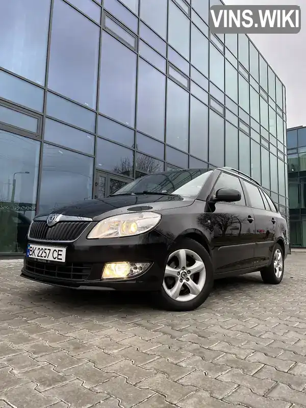 Универсал Skoda Fabia 2010 1.2 л. Ручная / Механика обл. Ровенская, Ровно - Фото 1/21