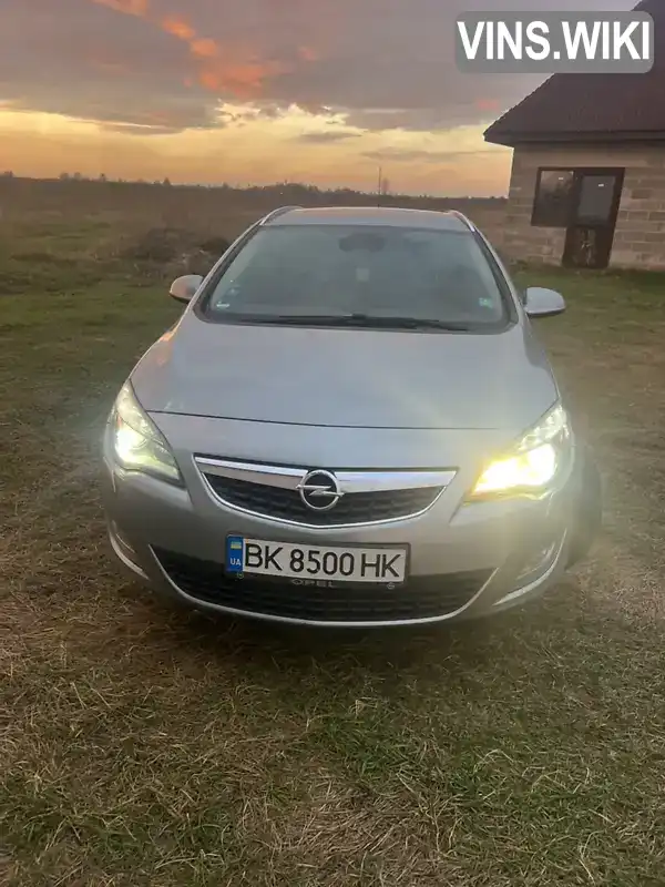 Універсал Opel Astra 2011 1.96 л. Ручна / Механіка обл. Рівненська, Зарічне - Фото 1/10