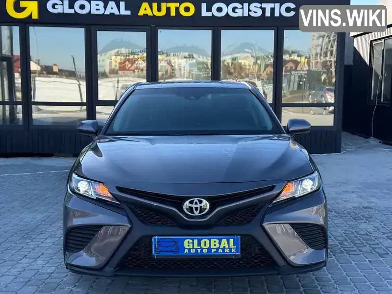 Седан Toyota Camry 2018 2.49 л. Автомат обл. Львовская, Львов - Фото 1/23