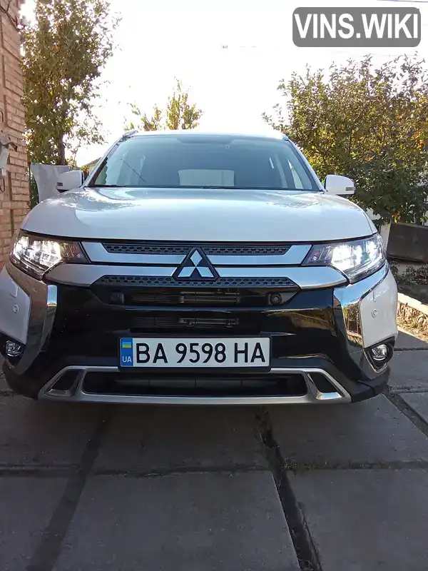 Позашляховик / Кросовер Mitsubishi Outlander 2023 2.36 л. Варіатор обл. Кіровоградська, Кропивницький (Кіровоград) - Фото 1/21