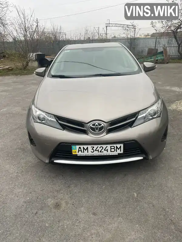 Хетчбек Toyota Auris 2013 1.33 л. Ручна / Механіка обл. Житомирська, Звягель - Фото 1/12