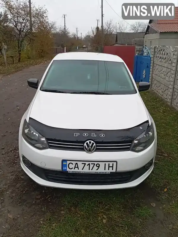 Седан Volkswagen Polo 2013 1.6 л. Ручна / Механіка обл. Полтавська, Полтава - Фото 1/16