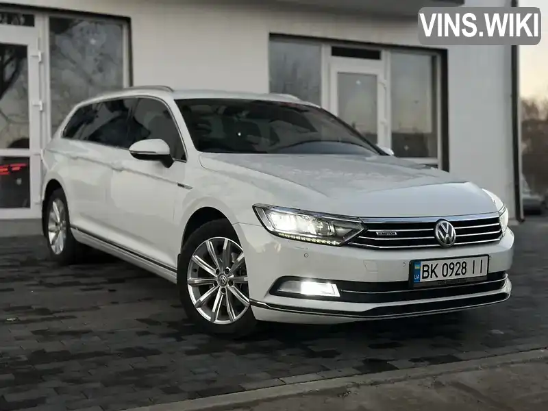 Универсал Volkswagen Passat 2015 2 л. Автомат обл. Ровенская, Дубно - Фото 1/21