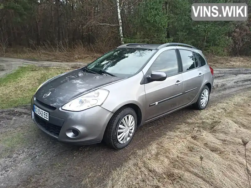 VF1KR1F0H43609772 Renault Clio 2010 Универсал 1.46 л. Фото 1