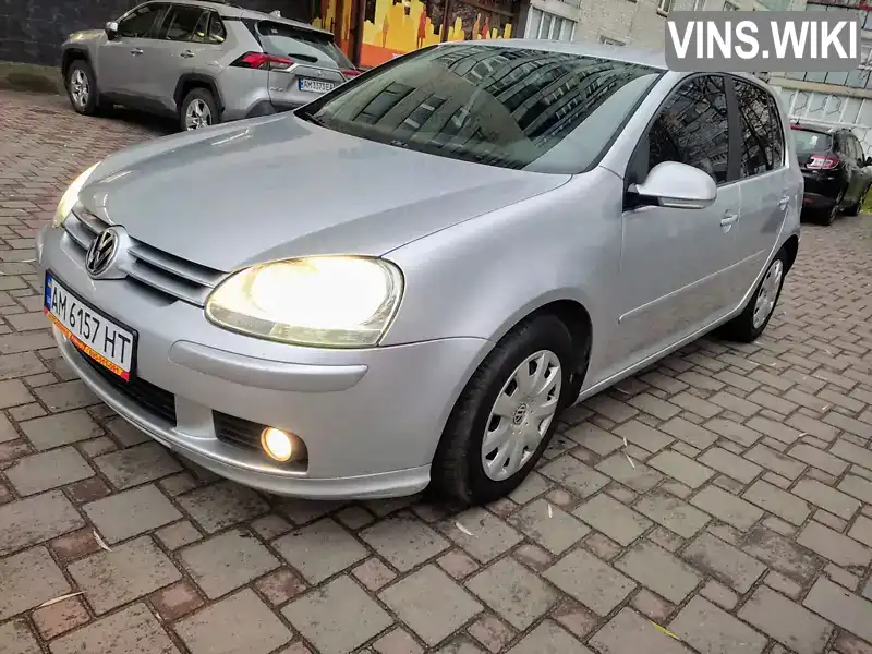 Хетчбек Volkswagen Golf 2004 1.6 л. Ручна / Механіка обл. Житомирська, Звягель - Фото 1/15