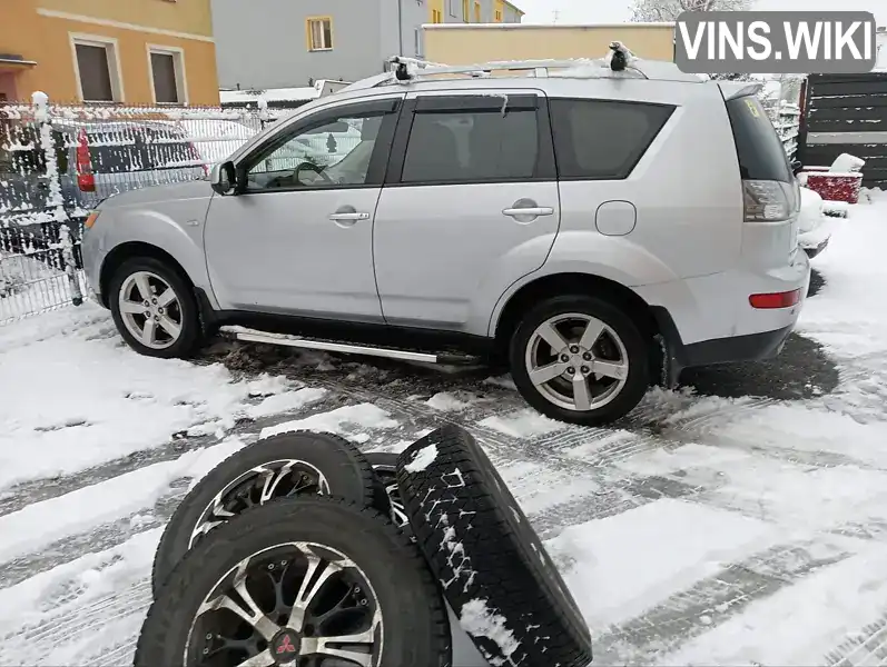 Позашляховик / Кросовер Mitsubishi Outlander XL 2008 2.36 л. Варіатор обл. Чернівецька, Заставна - Фото 1/21