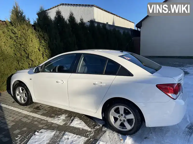 Седан Chevrolet Cruze 2010 1.6 л. Ручна / Механіка обл. Тернопільська, location.city.pochaiv - Фото 1/14