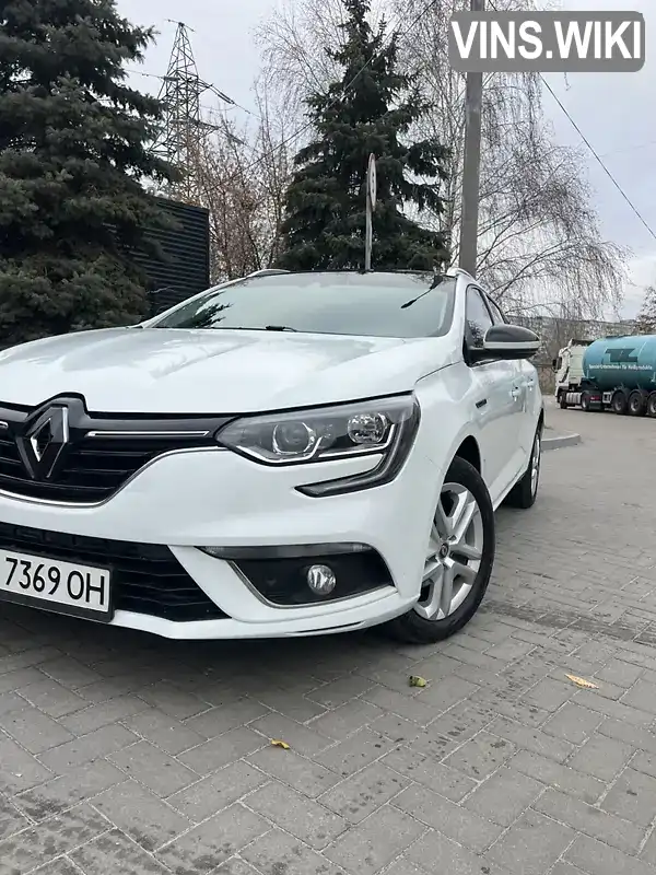 VF1RFB00458675245 Renault Megane 2017 Универсал  Фото 2