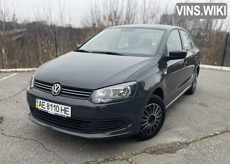 Седан Volkswagen Polo 2013 1.6 л. Ручна / Механіка обл. Дніпропетровська, Дніпро (Дніпропетровськ) - Фото 1/21