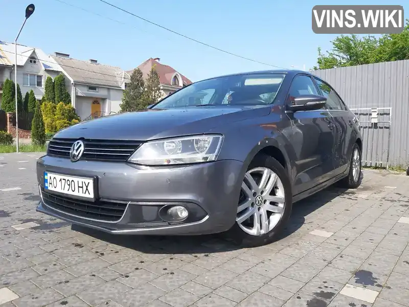 Седан Volkswagen Jetta 2012 1.39 л. Ручна / Механіка обл. Закарпатська, Ужгород - Фото 1/11