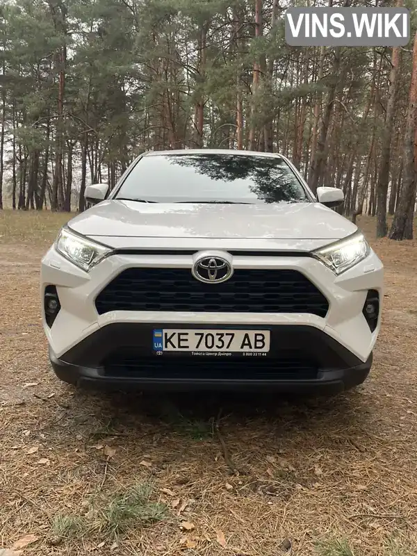 Внедорожник / Кроссовер Toyota RAV4 2023 2 л. Автомат обл. Днепропетровская, Каменское (Днепродзержинск) - Фото 1/17