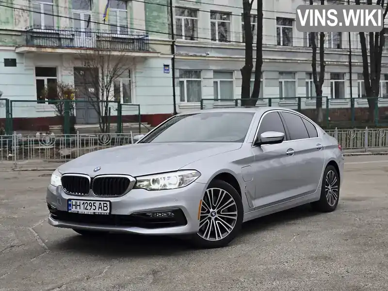 WBAJA9C57JB249668 BMW 5 Series 2018 Седан 2 л. Фото 2