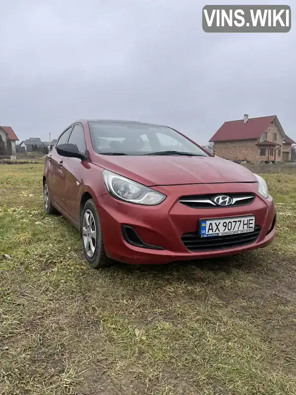 Седан Hyundai Accent 2013 1.4 л. Ручна / Механіка обл. Чернівецька, Чернівці - Фото 1/10