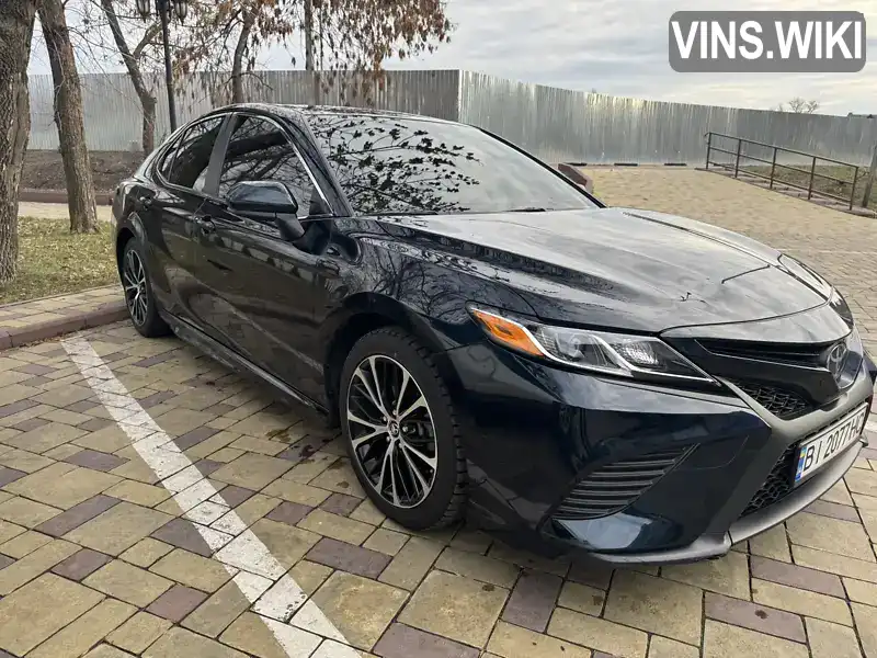 Седан Toyota Camry 2018 2.49 л. Автомат обл. Полтавская, Кременчуг - Фото 1/17