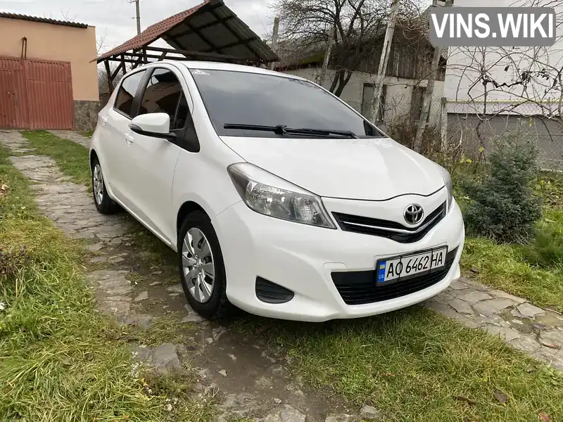 Хетчбек Toyota Yaris 2013 1 л. Ручна / Механіка обл. Закарпатська, Ужгород - Фото 1/17