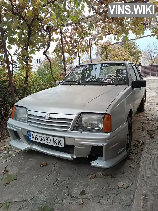 Седан Opel Ascona 1988 2 л. Ручна / Механіка обл. Чернівецька, Сокиряни - Фото 1/8