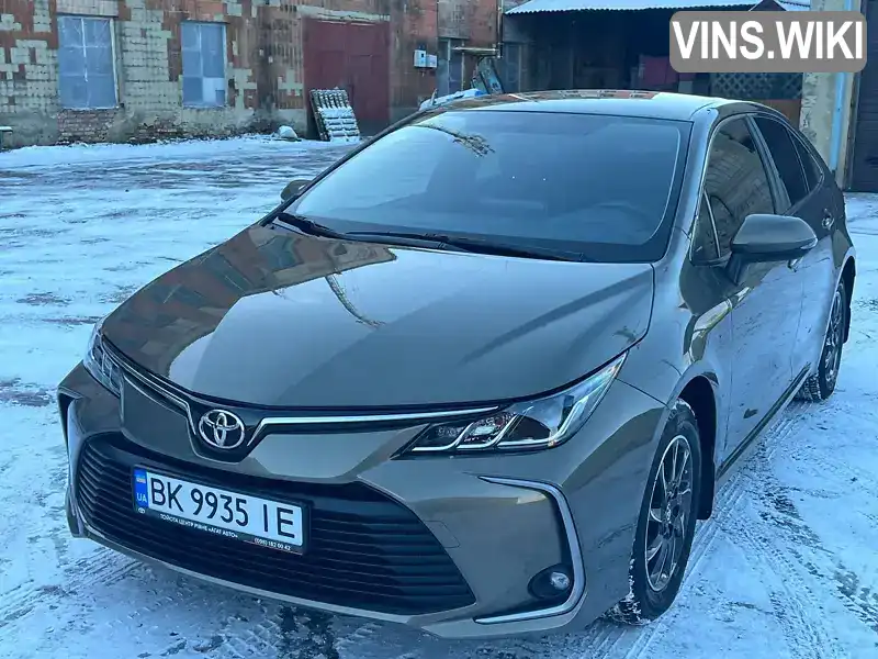 Седан Toyota Corolla 2022 1.6 л. Ручная / Механика обл. Ровенская, Ровно - Фото 1/21