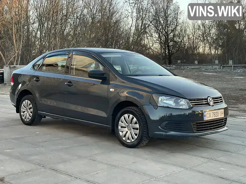 Седан Volkswagen Polo 2012 1.6 л. Ручна / Механіка обл. Черкаська, Сміла - Фото 1/21