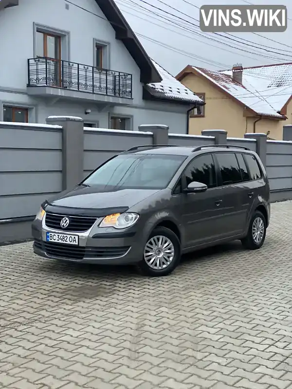 Минивэн Volkswagen Touran 2010 1.9 л. Автомат обл. Ивано-Франковская, Калуш - Фото 1/21