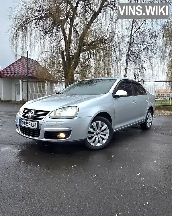 Седан Volkswagen Jetta 2010 1.4 л. Ручна / Механіка обл. Закарпатська, Берегове - Фото 1/21